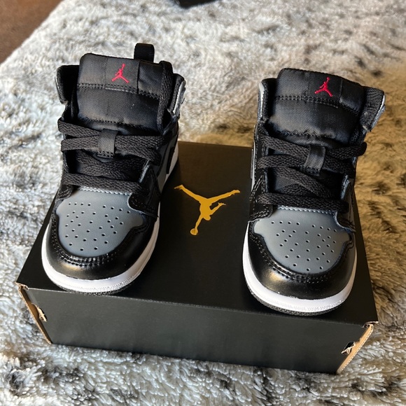 Jordan 1 Mid (TD) Black/Gym Red-Particle Gray - Picture 3 of 6